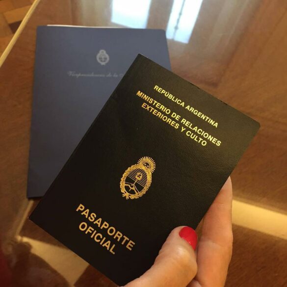 Argentine passport. Source: Wikimedia commons