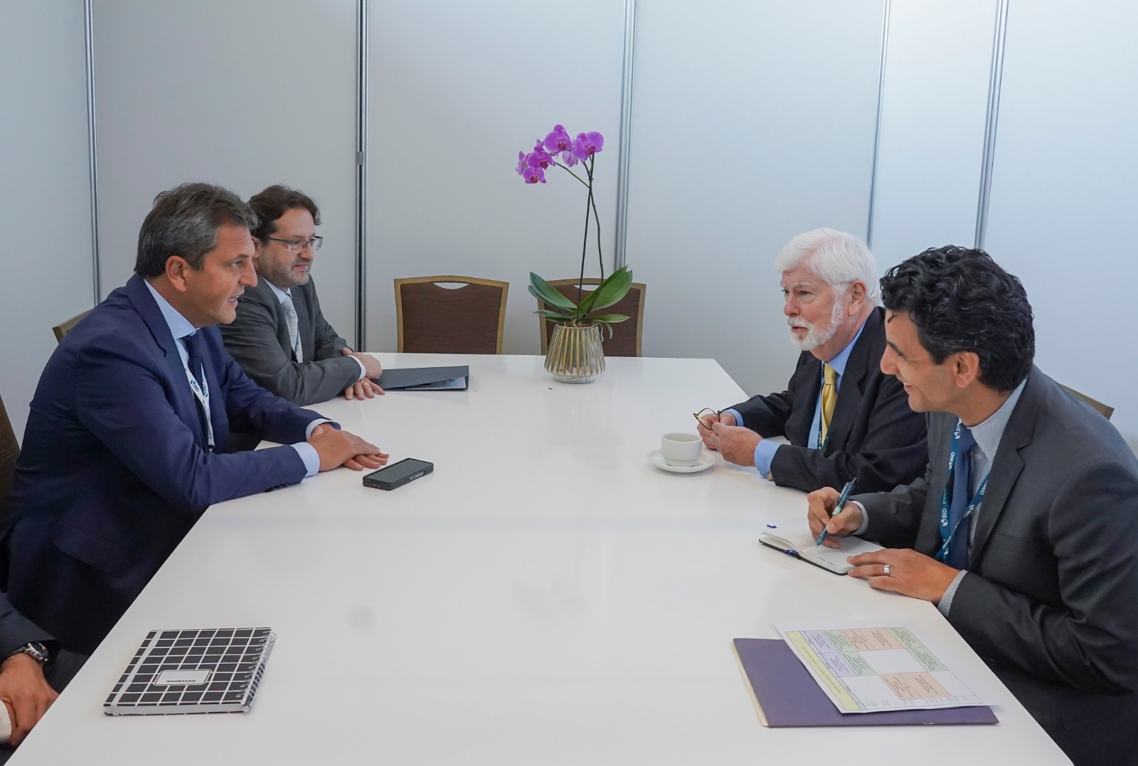 Massa meets with Biden and Lula representatives
