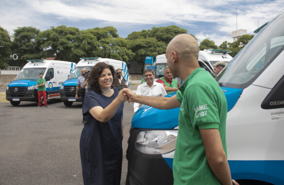 Carla Vizotti at event to deliver ambulances. Source: Vizotti's social media