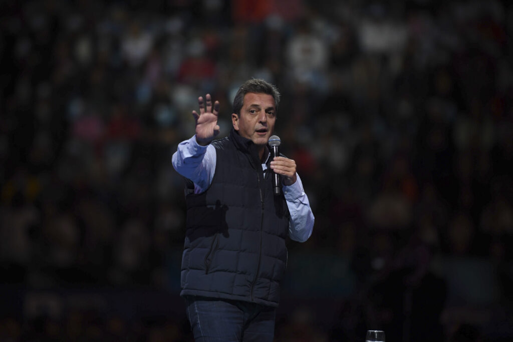 Sergio Massa speaks at his Frente Renovador party congress. Credit: Télam
