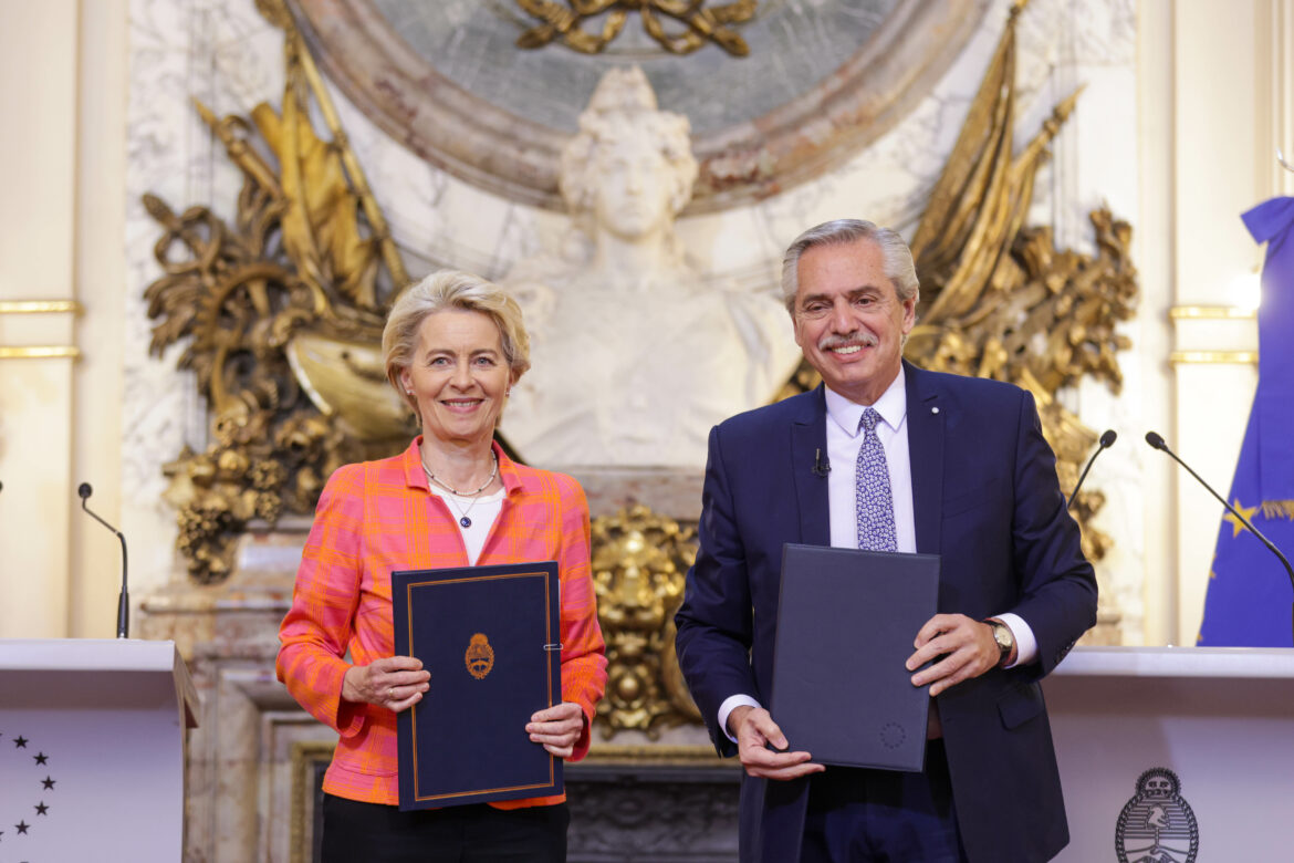 President Alberto Fernández and European Commission head Ursula von der Leyen. Credit: Télam