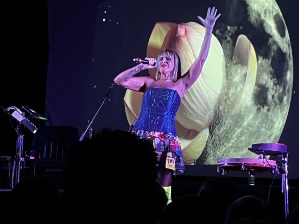 Fabiana Cantilo played in a London venue called the Dome.