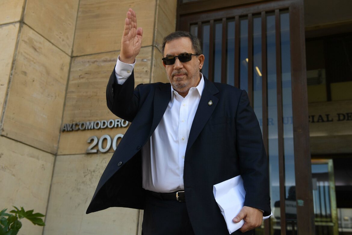 Carlos Maslatón leaves the Comodoro Py courthouse. Source: Télam