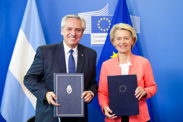 President Alberto Fernández and European Commission President Ursula von der Leyen after signing Memorandum of Understanding on Energy in Brussels, July 2023. Source: Presidency