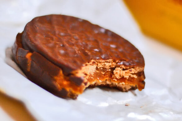 Alfajor, a typical Argentine sweet. Credit: Wikipedia