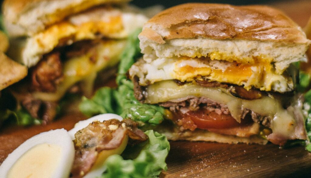 Chivito. Source Descubri Montevideo