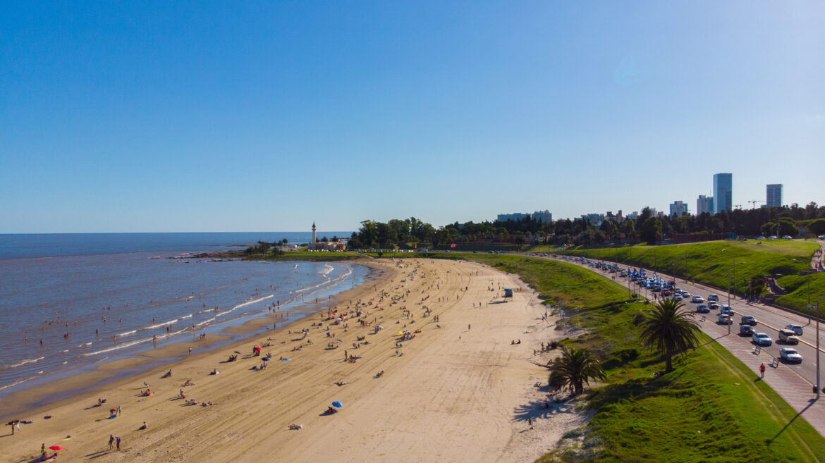 Rambla Montevideo beach, source: Descubre Montevideo