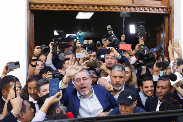 Guatemalan anti-graft presidential candidate Bernardo Arevalo, of the Semilla political party, waves next to media members during the presidential run-off election, in Guatemala City, Guatemala August 20, 2023. REUTERS/Pilar Olivares