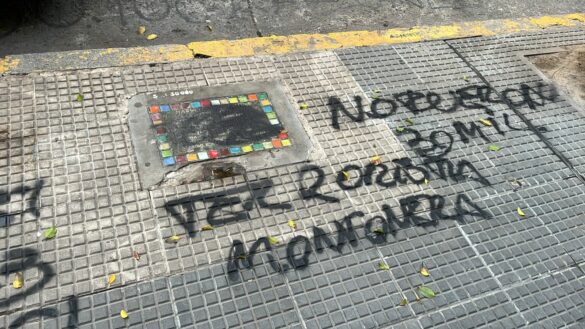 Sidewalk plaques commemorating the disappeared vandalized with messages in support of Javier Milei. Image: Abuelas de Plaza de Mayo