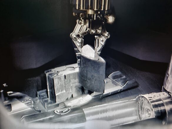 A bespoke claw tool removing a stuck part from Atucha II. Image: provided