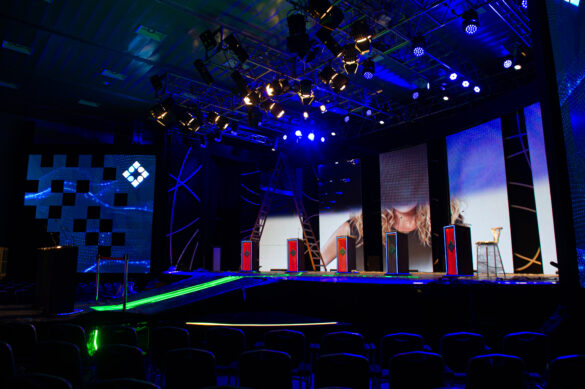 The stage is set for the first presidential debate on Sunday. Credit: Télam