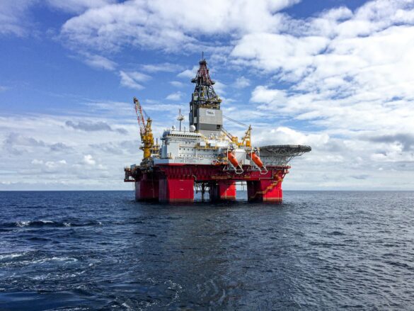 Offshore oil rig. Credit: Pexels