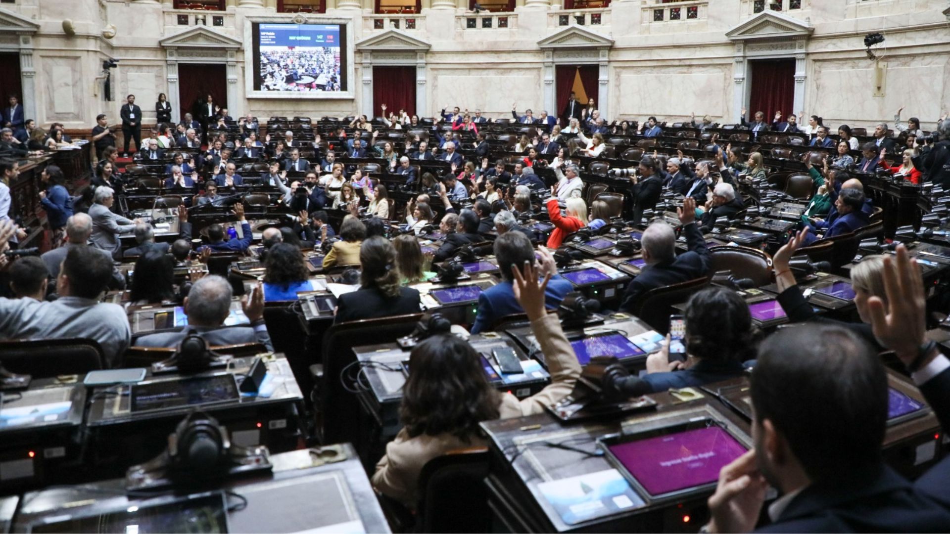 Three Tucumán national deputies split from UxP to back omnibus bill