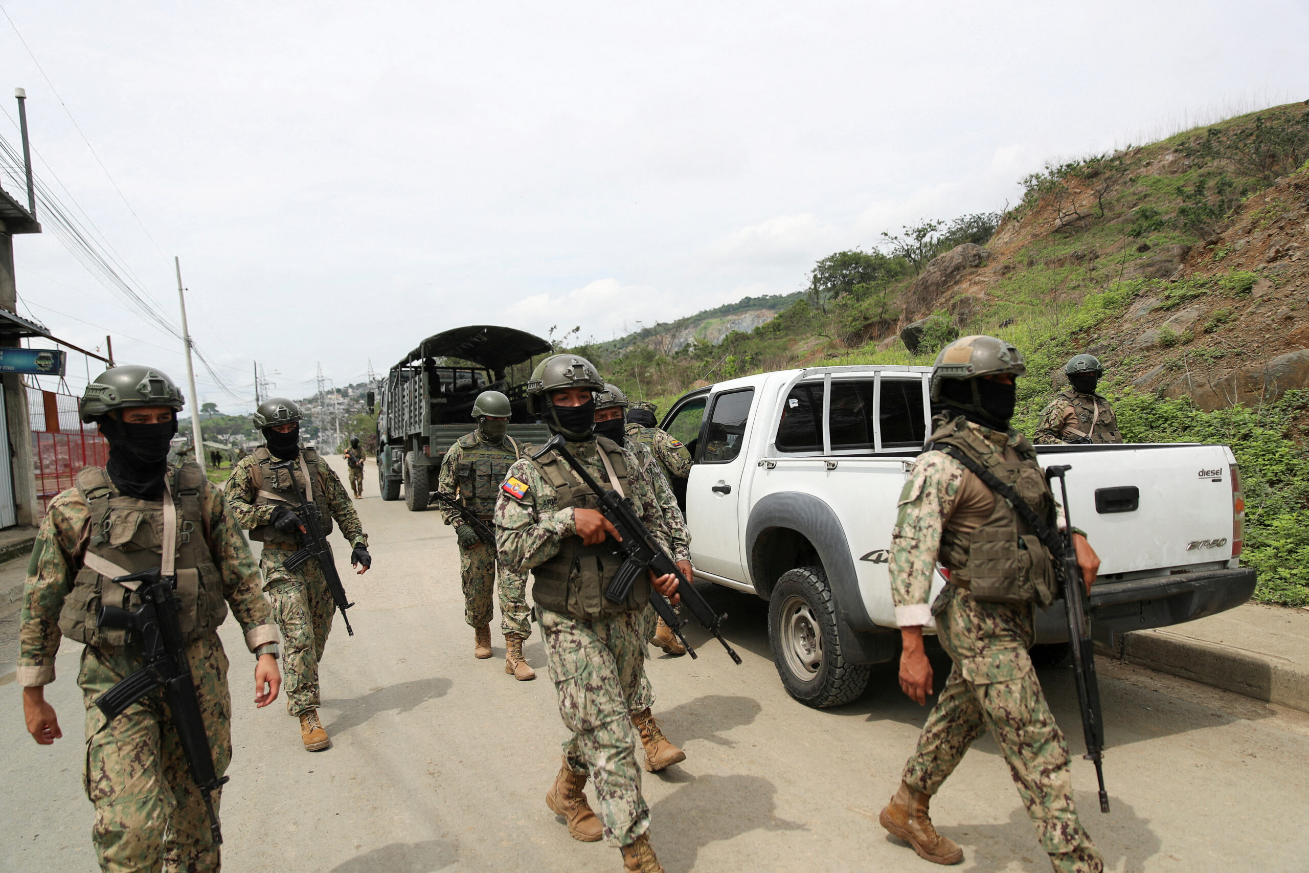 Dozens of prisoners escape Ecuador jail amid military operations