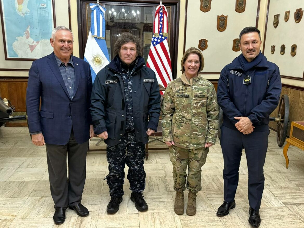 Milei and General Richardson in Ushuaia. Credit: Argentine Presidency