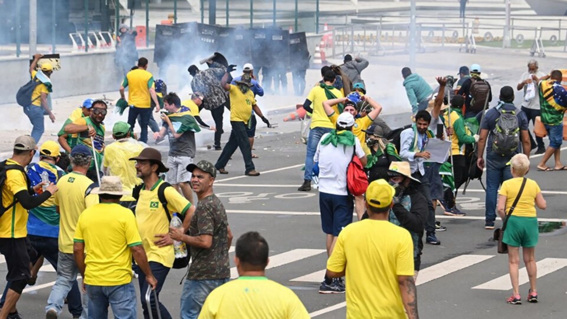 Bullrich denies Brazil coup rioters seek asylum in Argentina