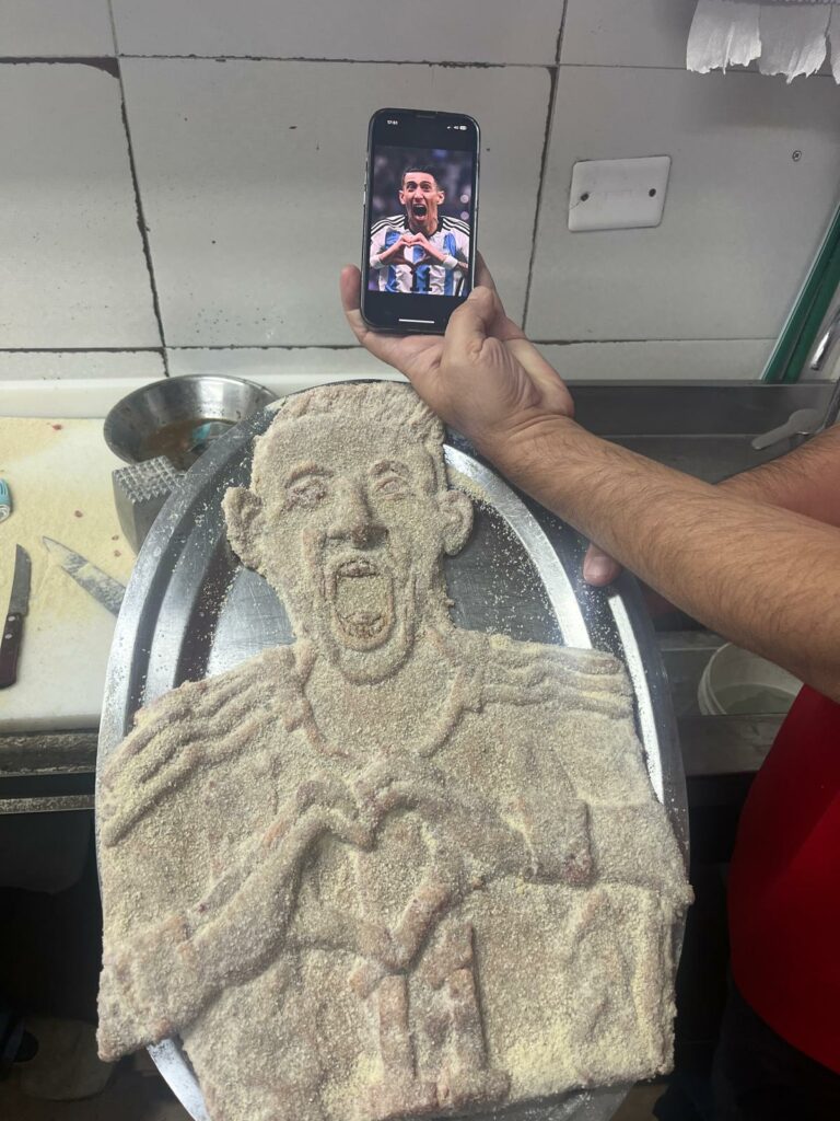 Ángel Di María in milanesa form: a striking likeness to the original. Photo: Noelle Harff