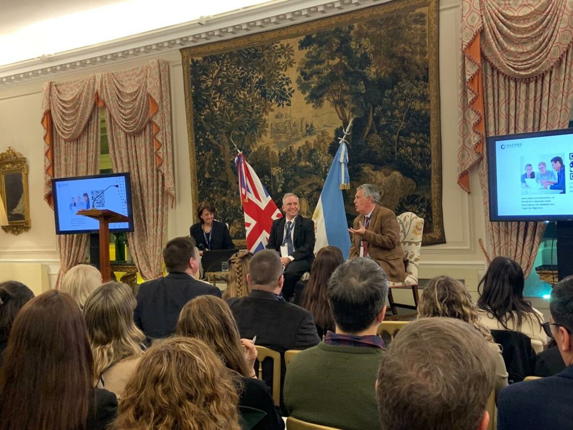 Presentation of the Oxford University Press advanced English exam in the British Embassy in Argentina.