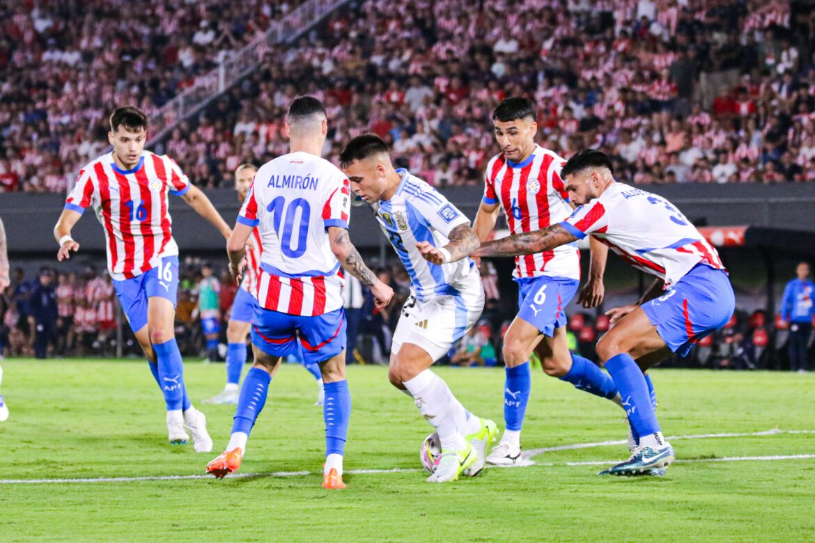 Lautaro Martínez in the Paraguay-Argentina match on Thursday. Credit: Paraguay National Football Team on X