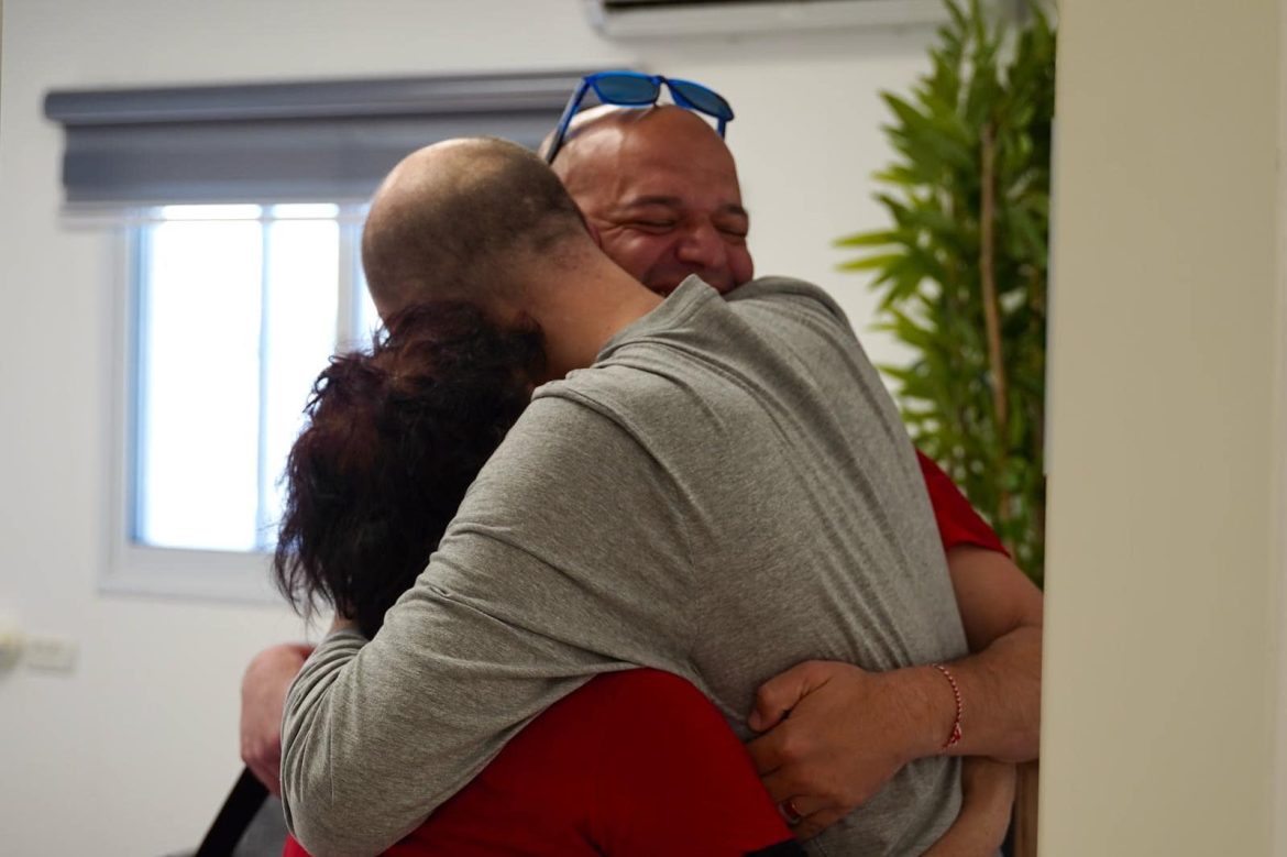 Iair Horn embraces his mother and brother Amos upon release. Credit: IDF