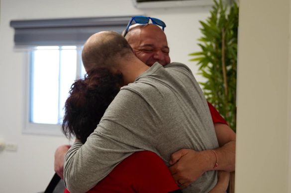 Iair Horn embraces his mother and brother Amos upon release. Credit: IDF