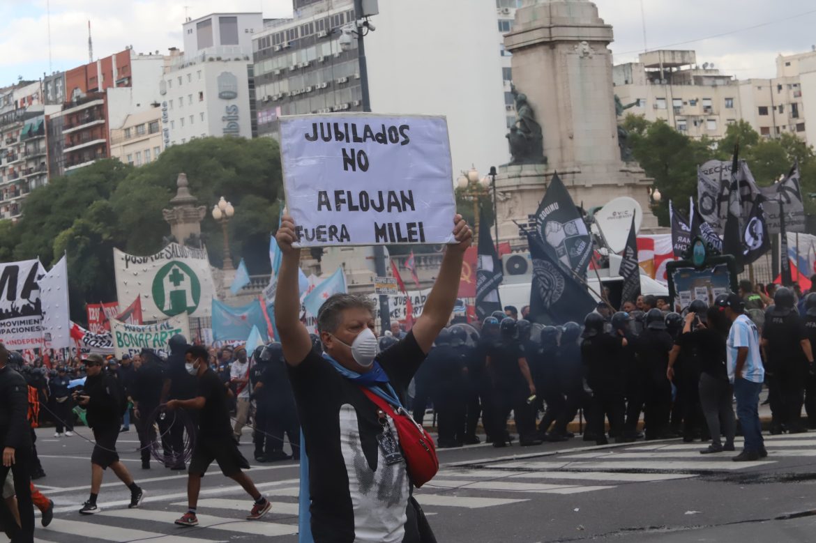 A protester holds a sign saying "Don't stop, retirees. Milei out." Congress Square, Buenos Aires, Argentina, March 12, 2025. Photo: Mariano Fuchila