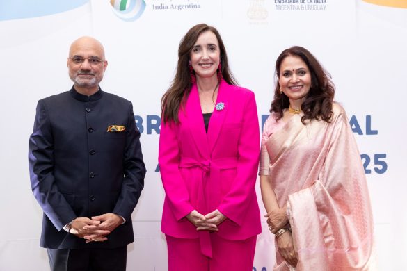 Outgoing Indian Ambassador to Argentina, Dinesh Bhatia (L), with Vice President Victoria Villarruel (C) and his wife Seema (R). Photo: Courtesy of Indian Embassy in Argentina