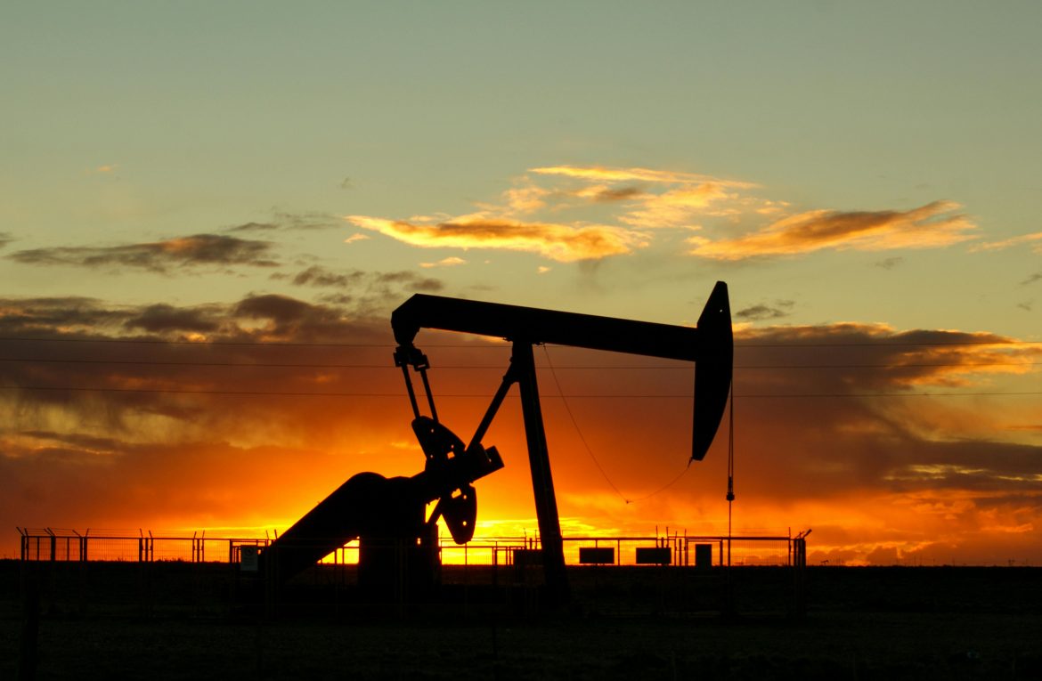 Oil fields. Picture by Jan Zakelj (Pexels)