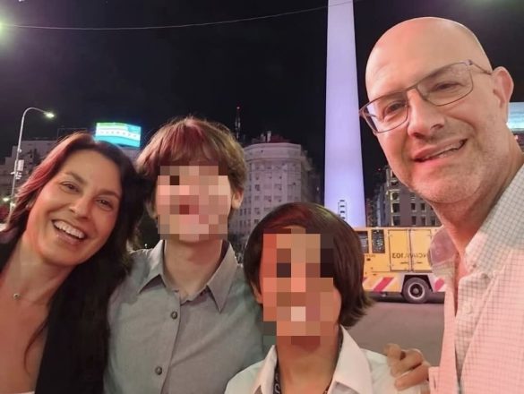 Bernardo Seltzer, wife Laura Leguizamón, and their two kids. Credit: Facebook