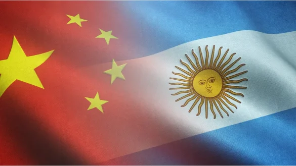 China and Argentina's flags. Credit: Ámbito
