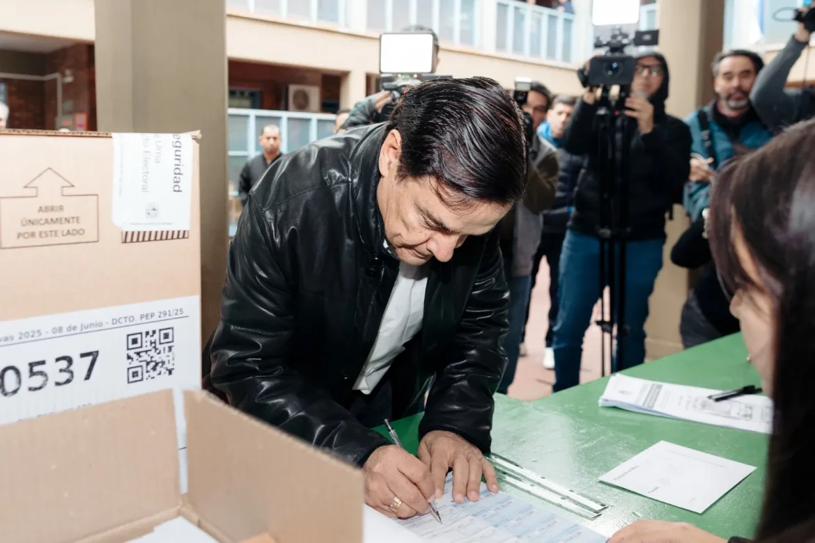 Carlos Rovira voting Misiones local elections June 2025